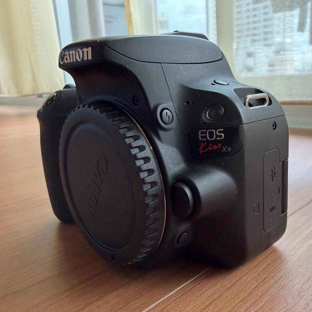 おまけ付Canon EOS kiss x9デジタル一眼カメラ EF50mmセット