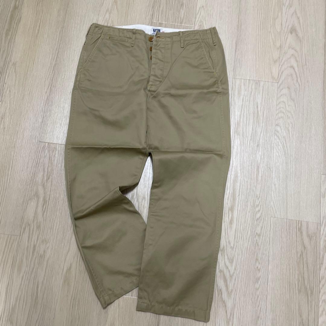 ベージュ チノパン 3つボタン