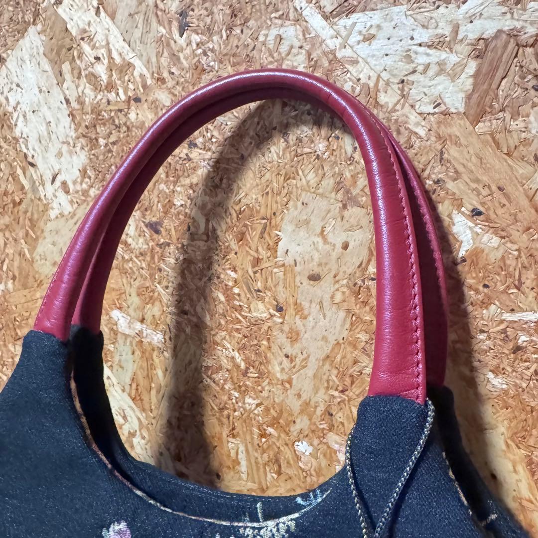 【しいちゃん】 Think Bee！ カレンダリオバッグ 花柄刺繍