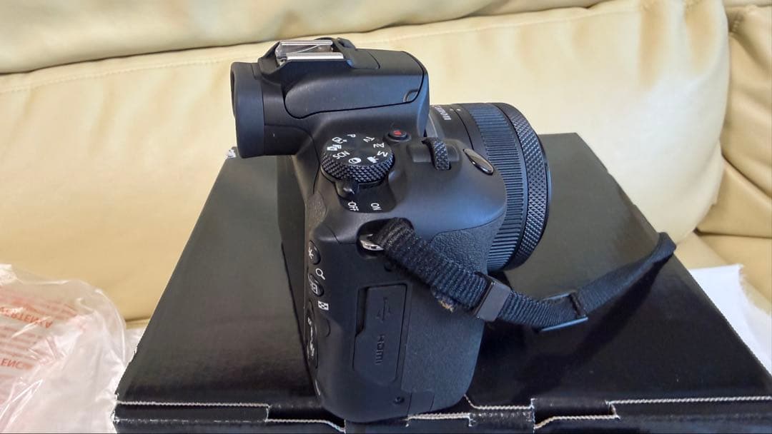 新同品CANON EOS R100 RF-S 18-45mm レンズキット