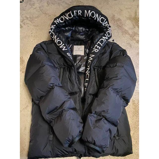 モンクラー　ダウンジャケット