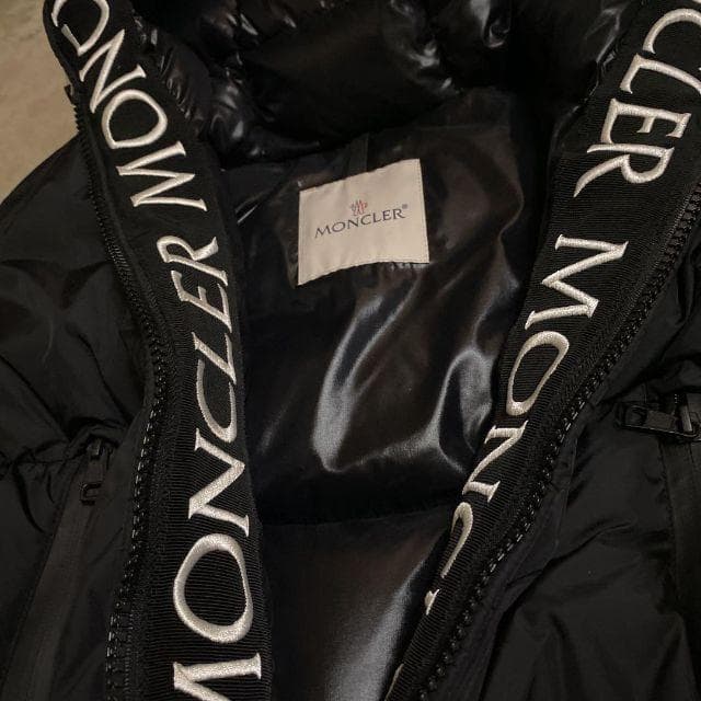 モンクラー　ダウンジャケット