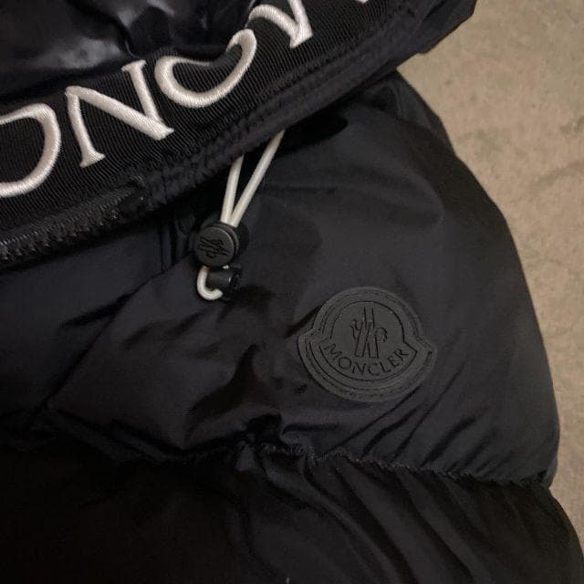 モンクラー　ダウンジャケット
