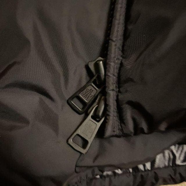 モンクラー　ダウンジャケット