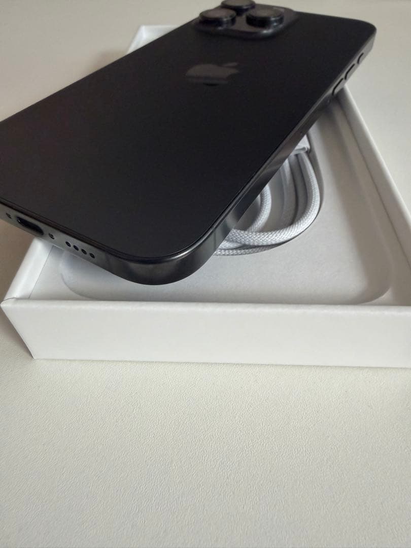 iPhone 16 Pro Max ブラックチタニウム 512GB SIMフリー