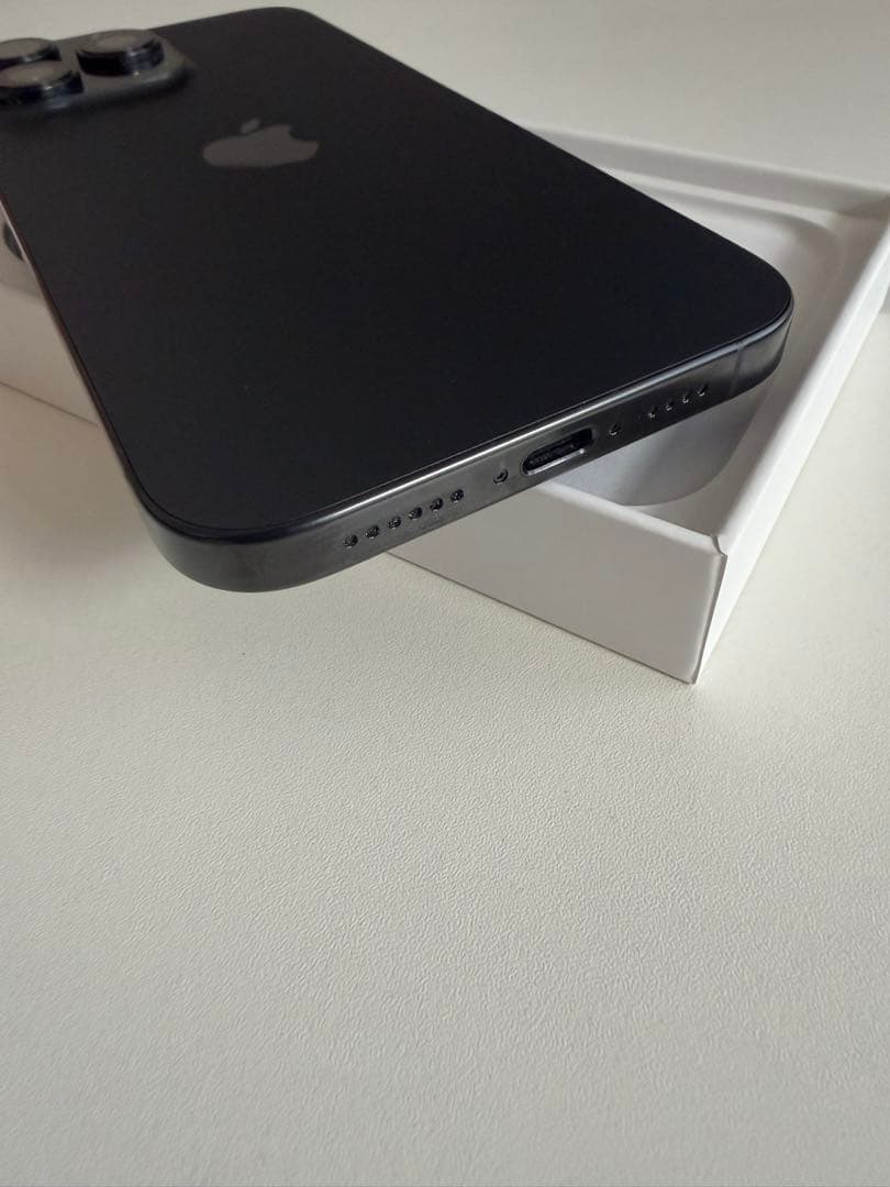 iPhone 16 Pro Max ブラックチタニウム 512GB SIMフリー