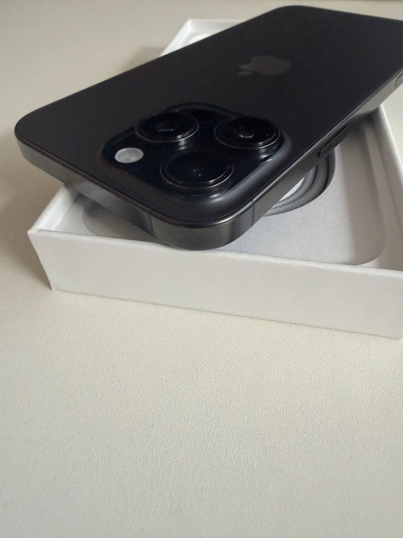 iPhone 16 Pro Max ブラックチタニウム 512GB SIMフリー