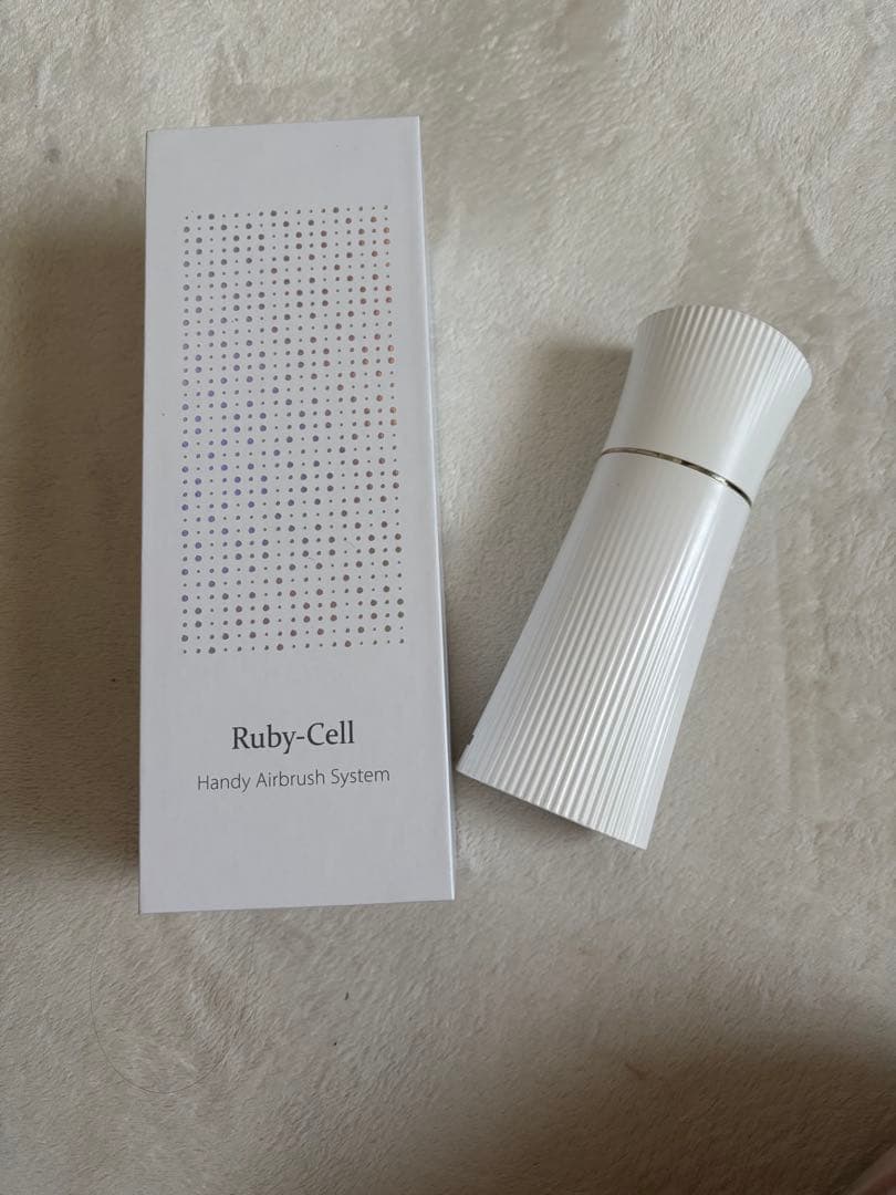 Ruby Ceelハンディブラシ　ホワイト