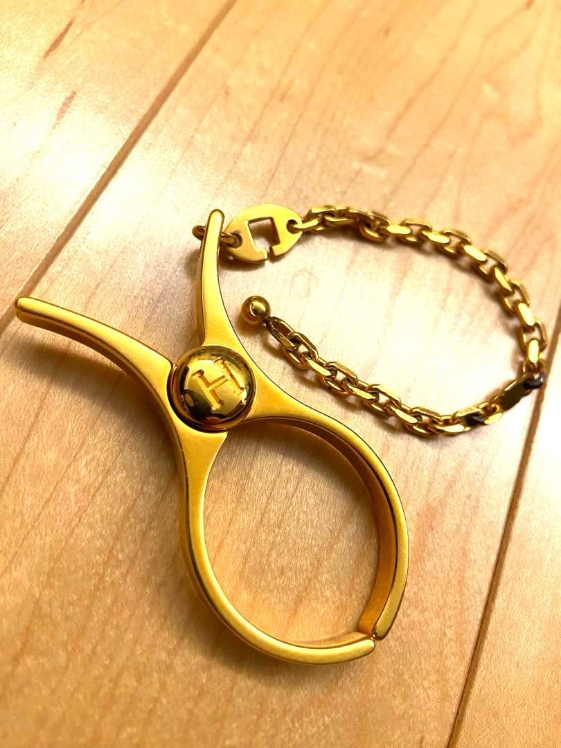 美品 お洒落 HERMES グローブホルダー ゴールド チャーム 手袋 バッグ