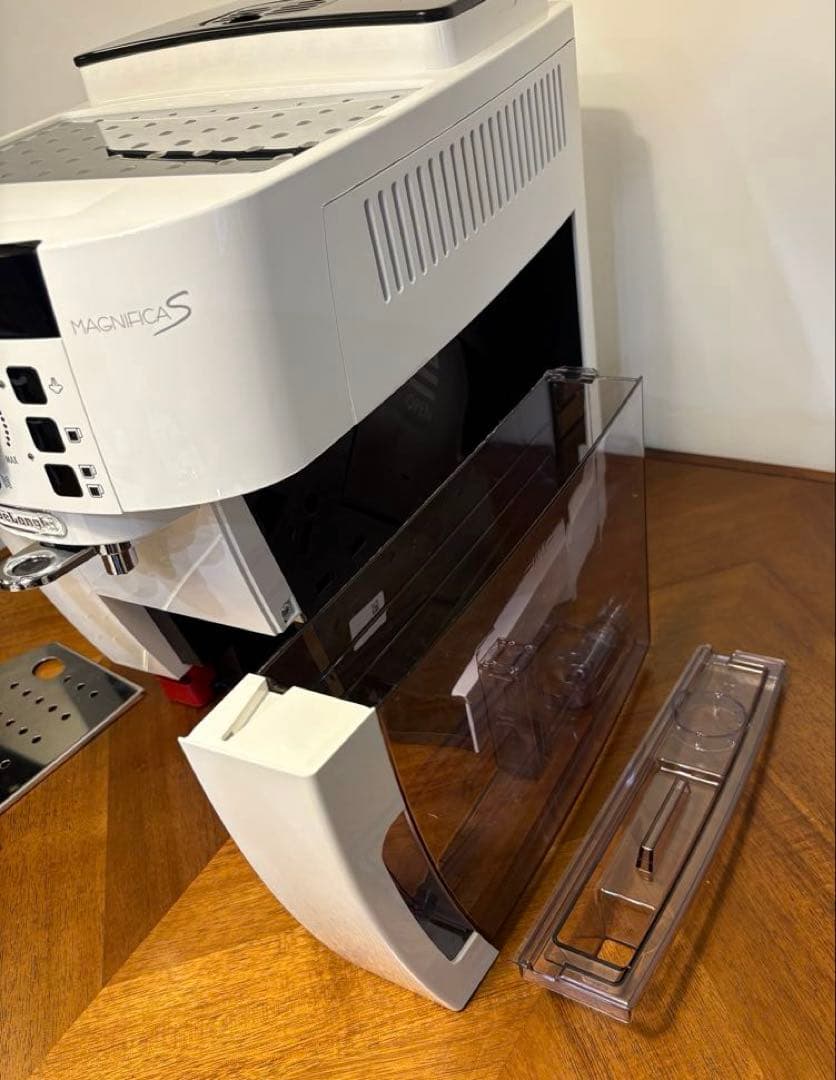 デロンギ Magnifica S エスプレッソマシン ECAM 22112