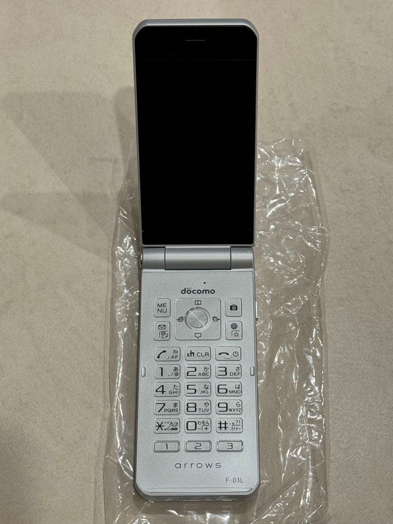 docomo arrows F-03L 本体と付属品