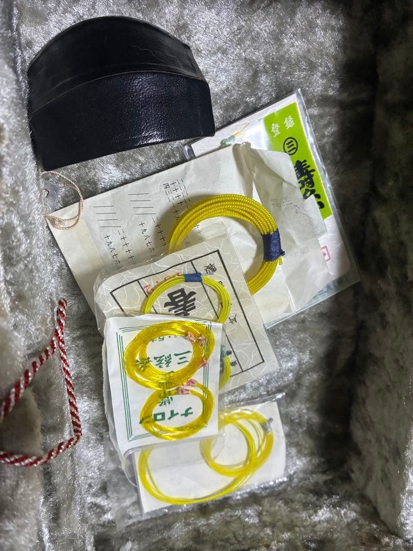 津軽三味線！紅木！天然素材の高級糸巻き付き！