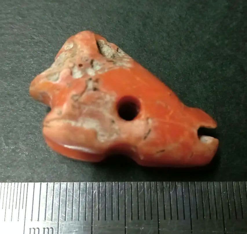 ★K2105★ 古代石(126)　大粒　珊瑚 ビーズ　神獣　護符　アミュレット