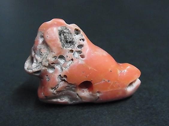 ★K2105★ 古代石(126)　大粒　珊瑚 ビーズ　神獣　護符　アミュレット