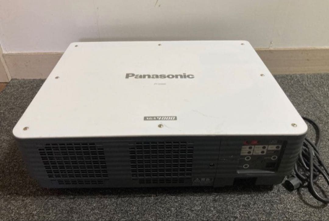 Panasonic PT-D4000 4000ルーメン　✳︎ランプ各使用1766h