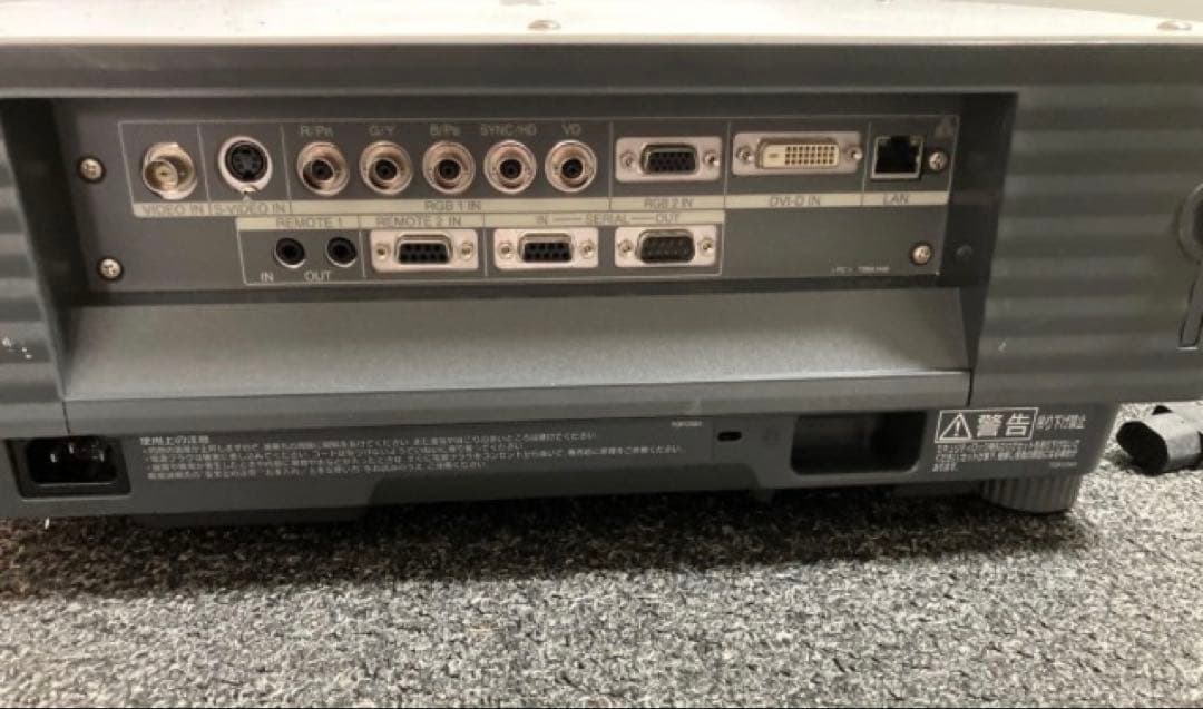 Panasonic PT-D4000 4000ルーメン　✳︎ランプ各使用1766h