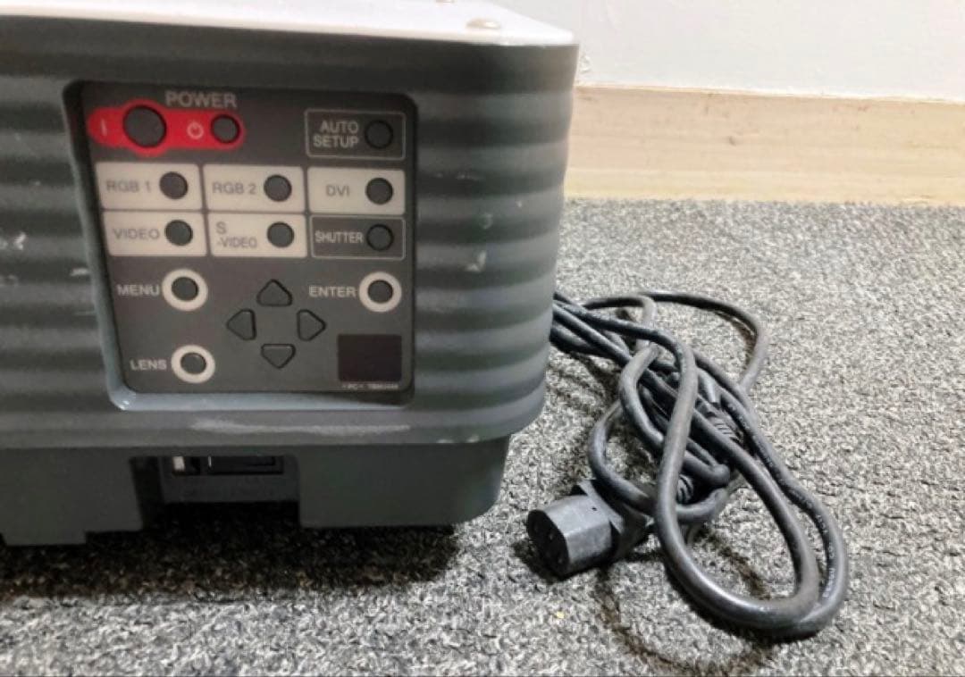 Panasonic PT-D4000 4000ルーメン　✳︎ランプ各使用1766h