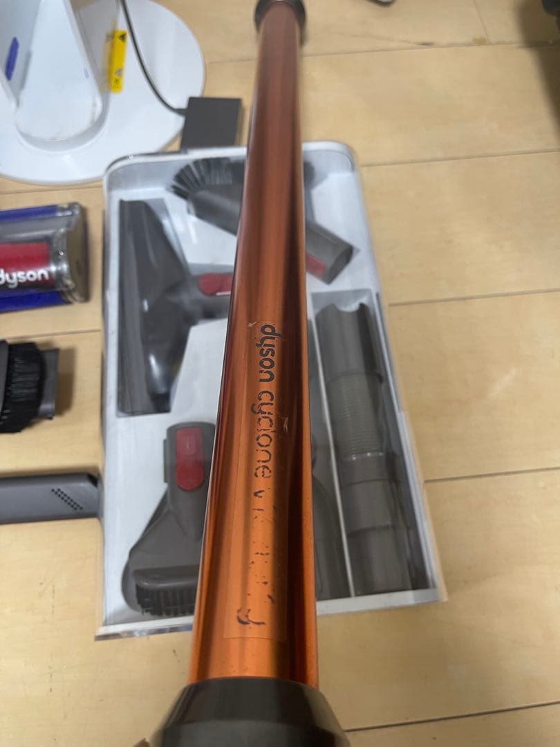 【美品】ダイソン dyson V10 SV12　純正フロアドック付