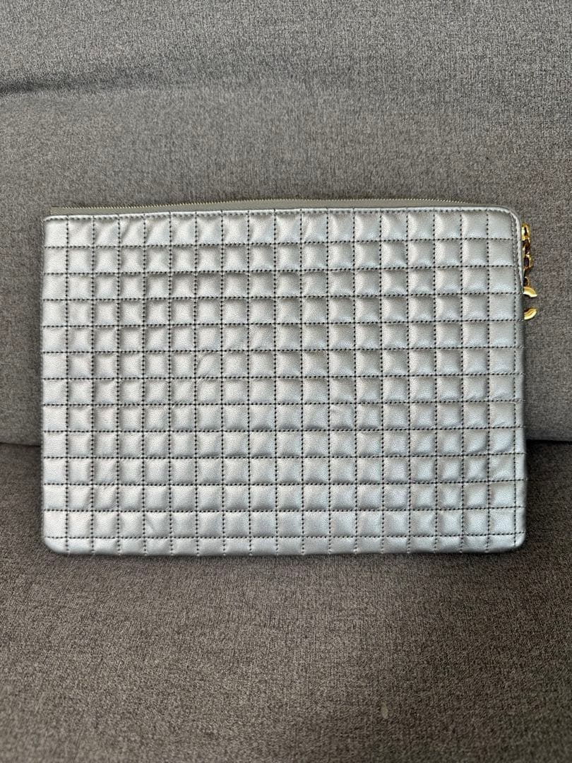 【最終ラスト値下げ】CELINE キルティング レザー クラッチバッグCチャーム