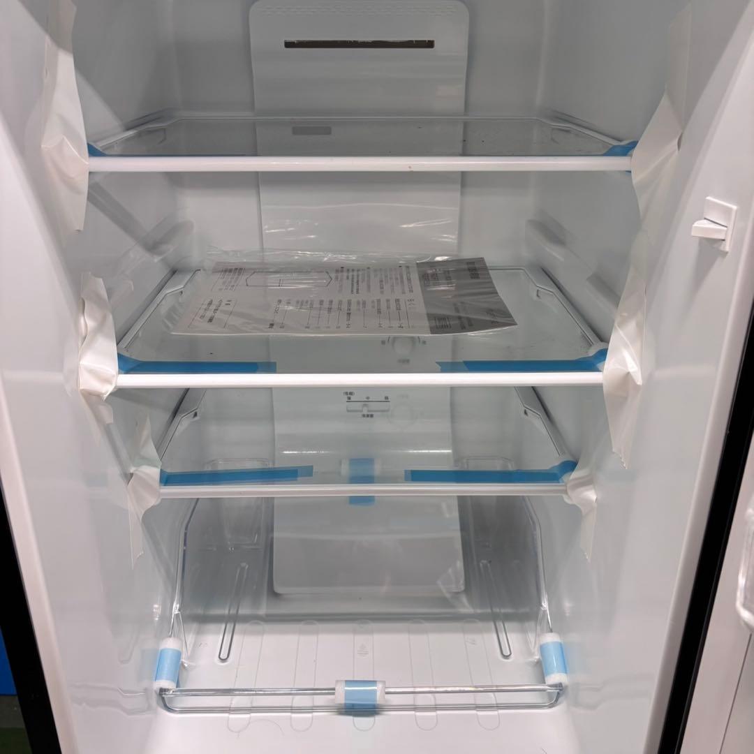 681ブラック冷蔵庫　100L強　小型　一人暮らし　右開き　2ドア　2024年製