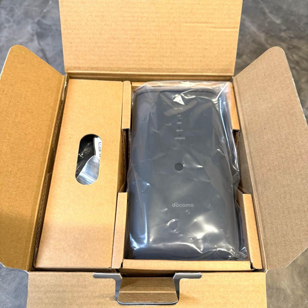 【美品】NTTドコモ 5G HR02 ダークグレー