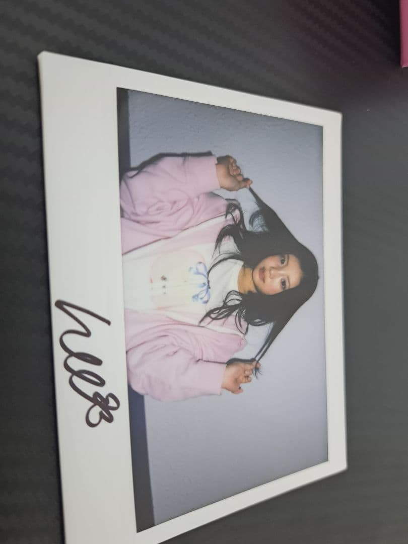 ILLITウォンヒ　直筆サイン急遽お金が必要になったため大幅値下げします