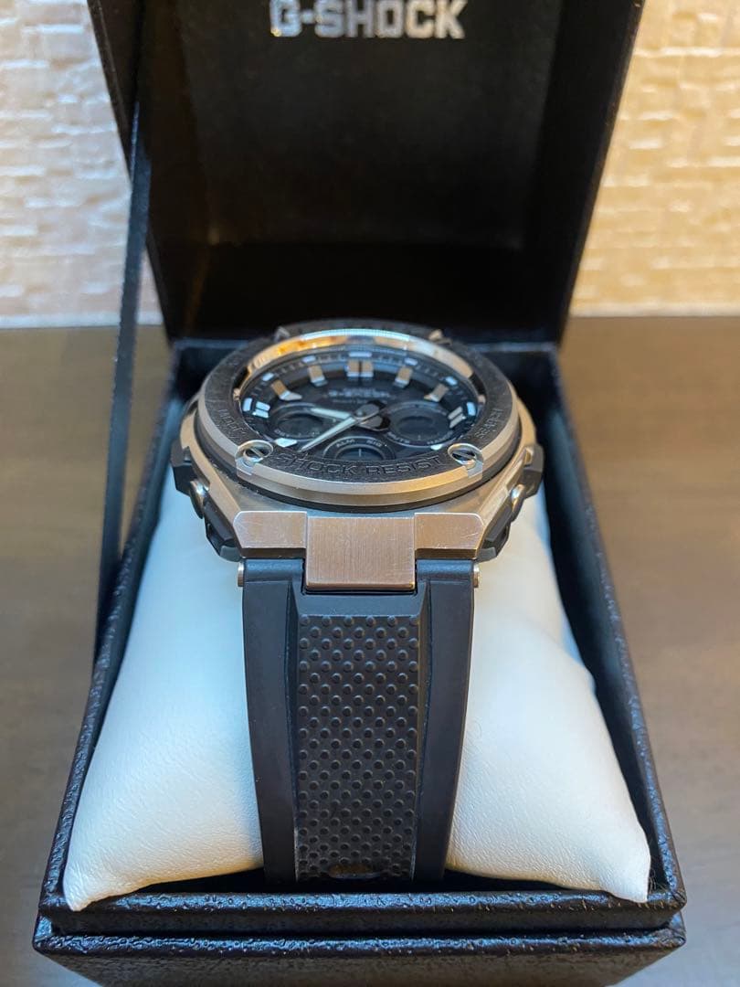 【美品】G-SHOCK GST-W310 電波ソーラータフソーラー