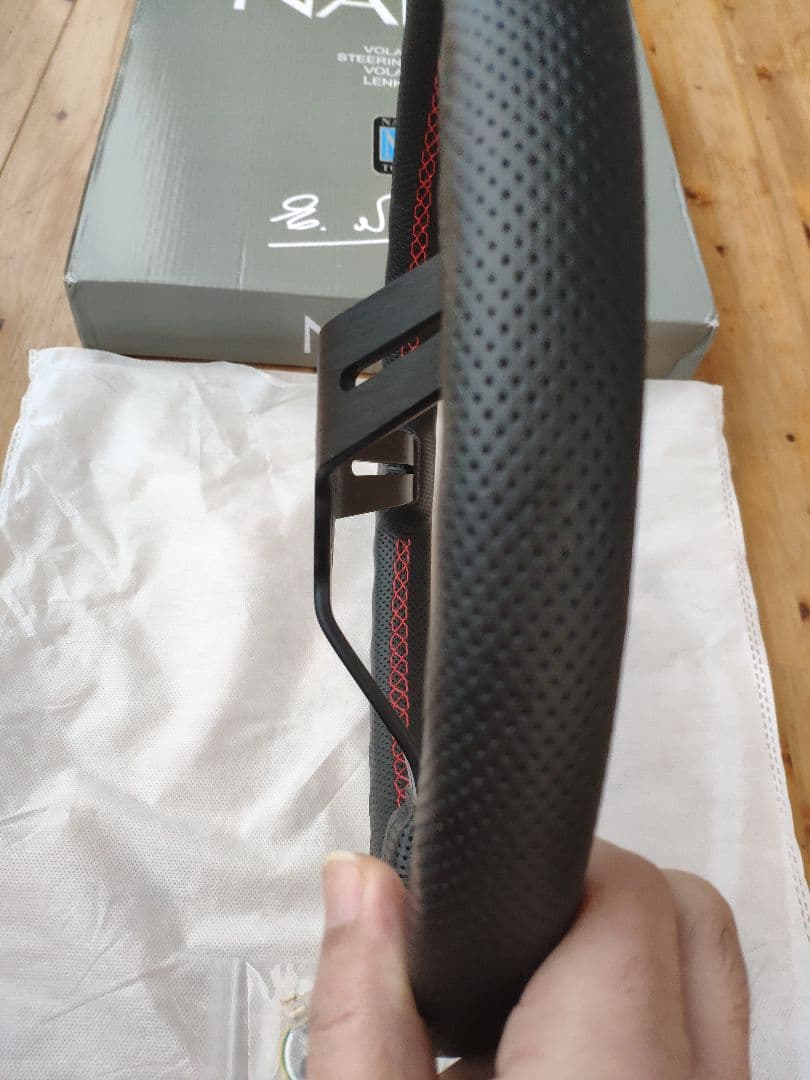 新品・未使用 パンチ革 ステアリング 13インチ 33cm