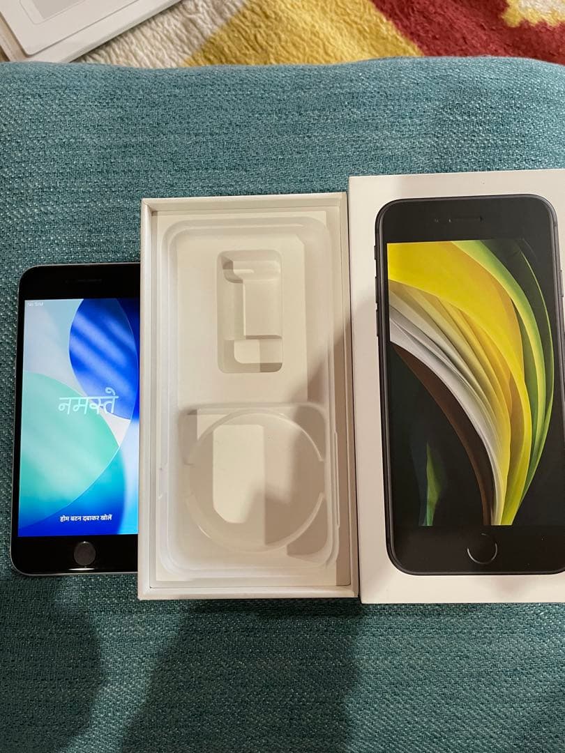 iPhone SE本体第2世代ホワイト128GBSIMフリー画面割れなし傷なし