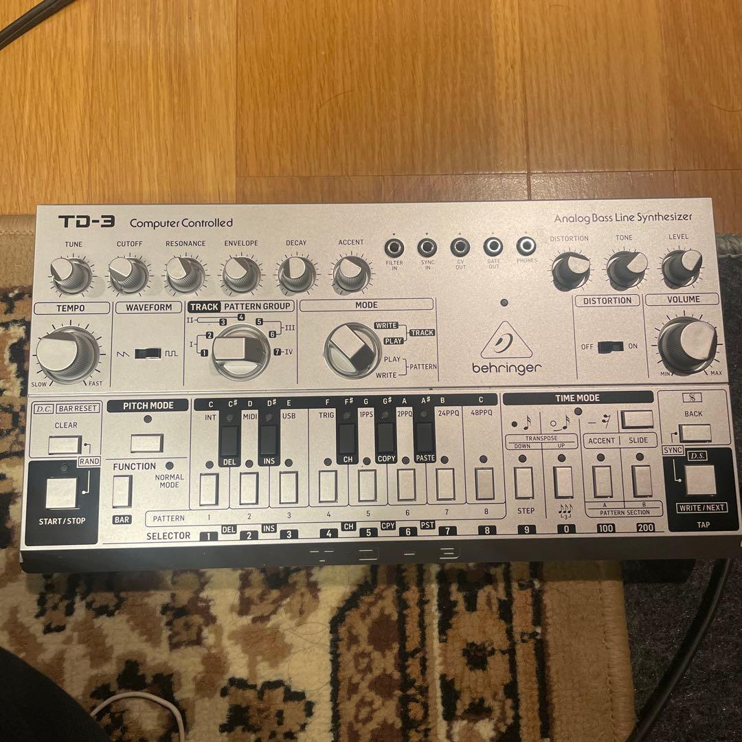 Behringer TD-3 アナログシンセサイザー