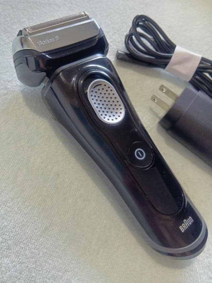 ブラウンSeries9 9075cc 充電交流式 新品未使用！