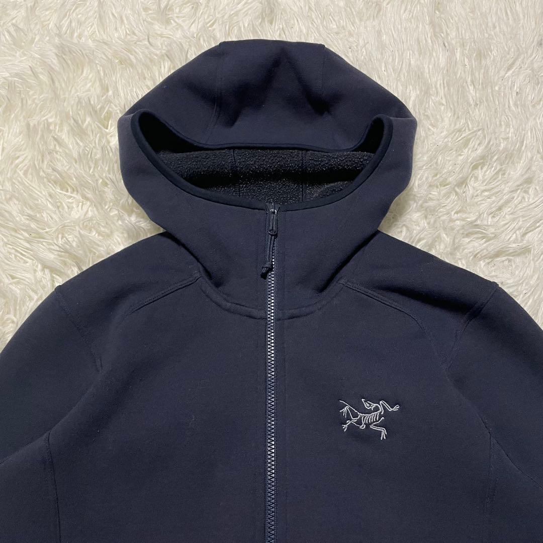 ARC'TERYX KYANITE HOODY ジップパーカー　ロゴ　刺繍　紺色