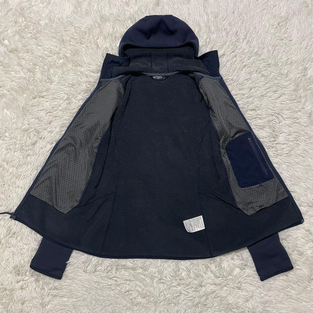 ARC'TERYX KYANITE HOODY ジップパーカー　ロゴ　刺繍　紺色