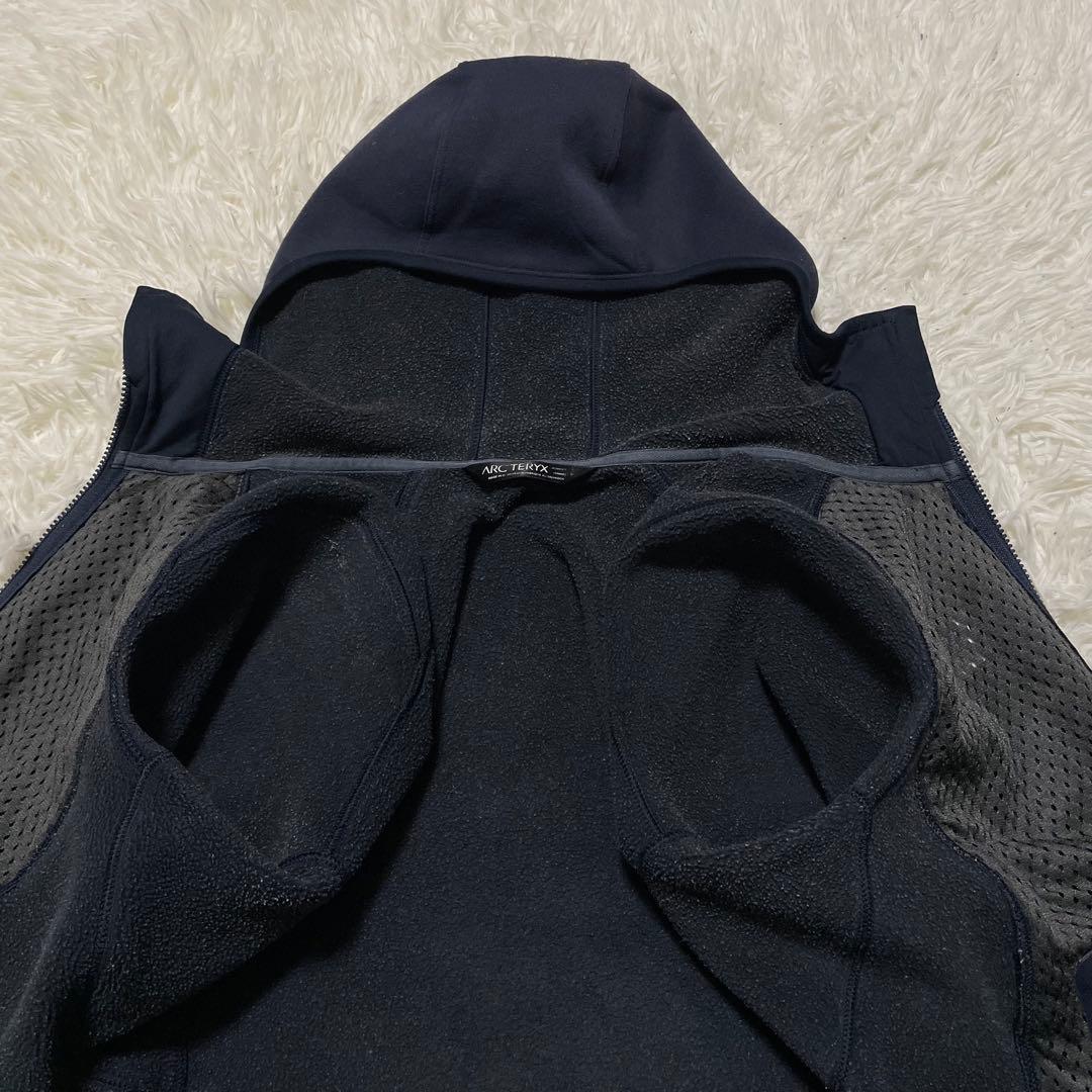 ARC'TERYX KYANITE HOODY ジップパーカー　ロゴ　刺繍　紺色
