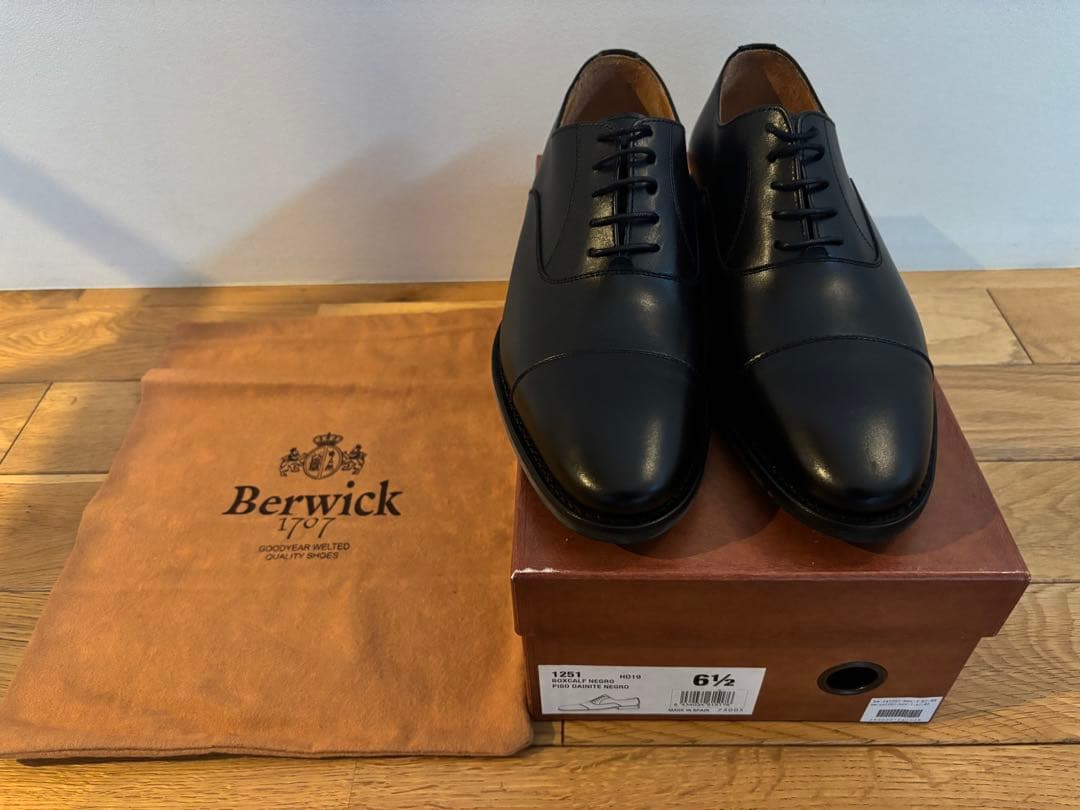 Berwick ブラック ドレスシューズ ストレートチップ　6½