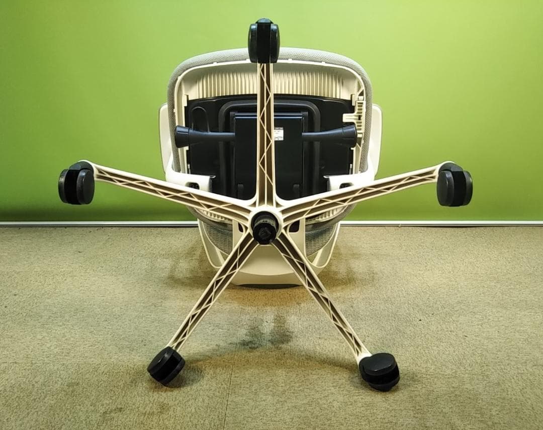 bn　オカムラ　シルフィーチェア　前傾機能　ハイバック　メッシュタイプ　中古