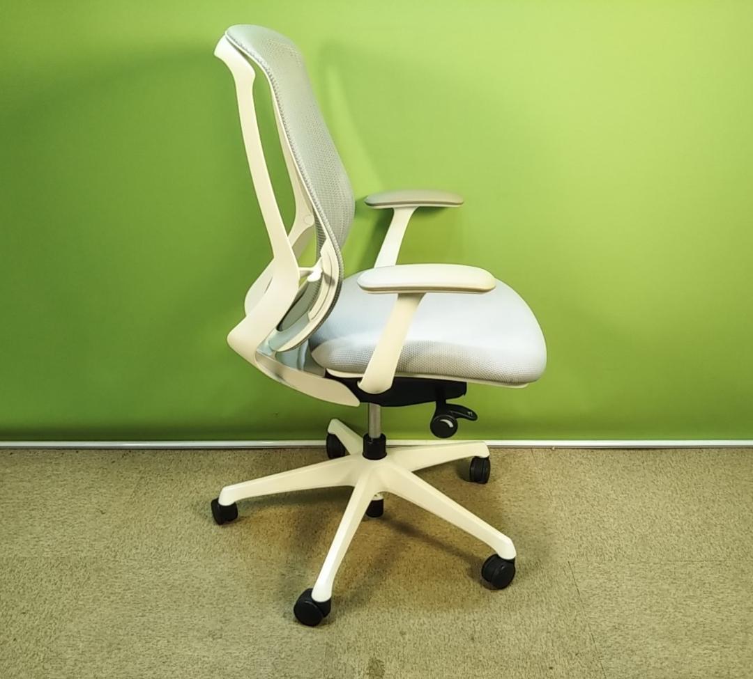 bn　オカムラ　シルフィーチェア　前傾機能　ハイバック　メッシュタイプ　中古