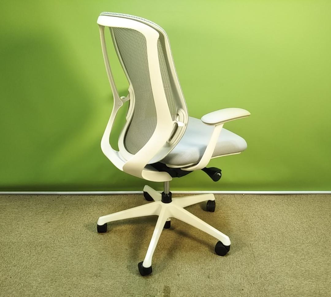 bn　オカムラ　シルフィーチェア　前傾機能　ハイバック　メッシュタイプ　中古