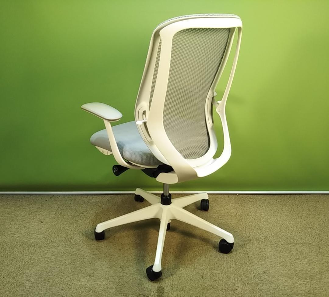 bn　オカムラ　シルフィーチェア　前傾機能　ハイバック　メッシュタイプ　中古