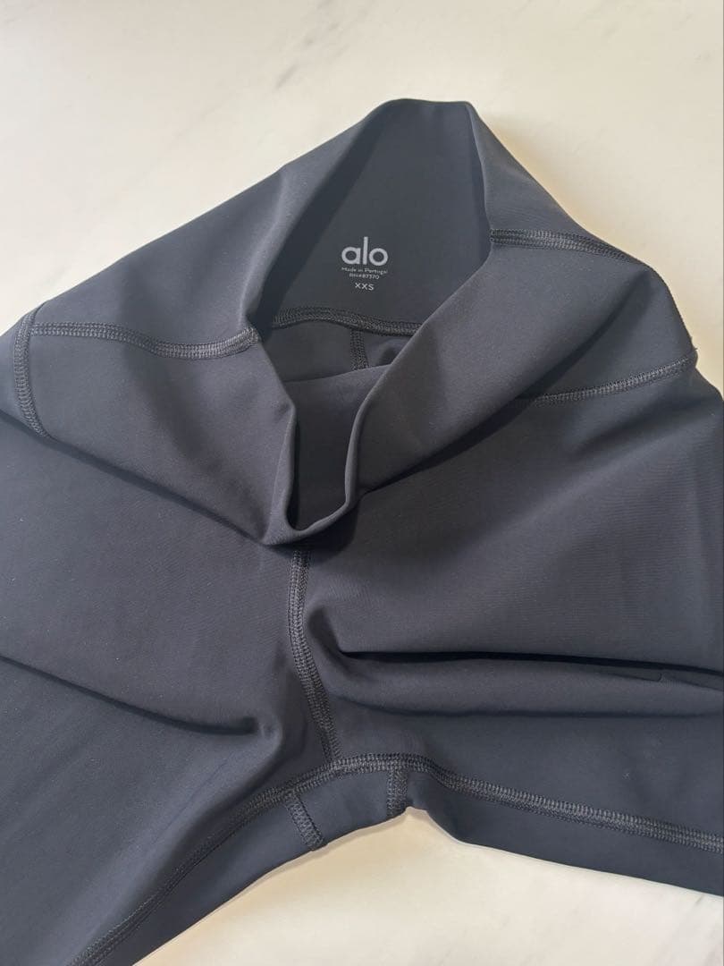 【超美品】alo yoga ダメージレギンス　ブラック