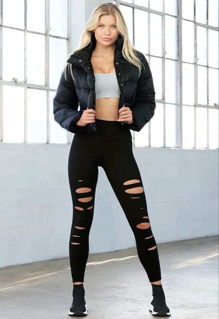 【超美品】alo yoga ダメージレギンス　ブラック