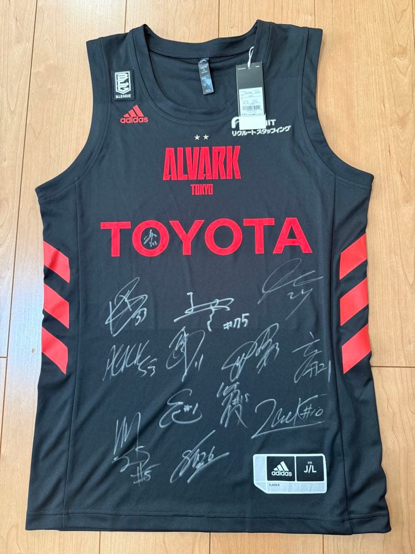 n*8様 アルバルク東京　全選手直筆サイン入りユニフォーム　田中　小酒部　ザック
