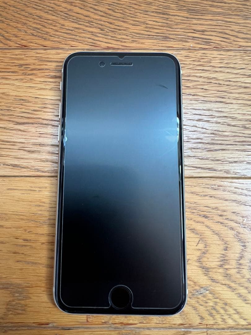 【送料無料】iPhone SE3 １２８ＧＢホワイト　箱と新品ガラスフィルム付き