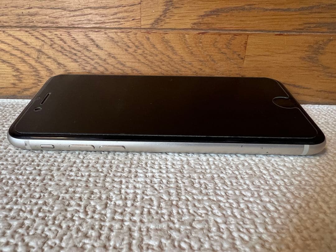 【送料無料】iPhone SE3 １２８ＧＢホワイト　箱と新品ガラスフィルム付き