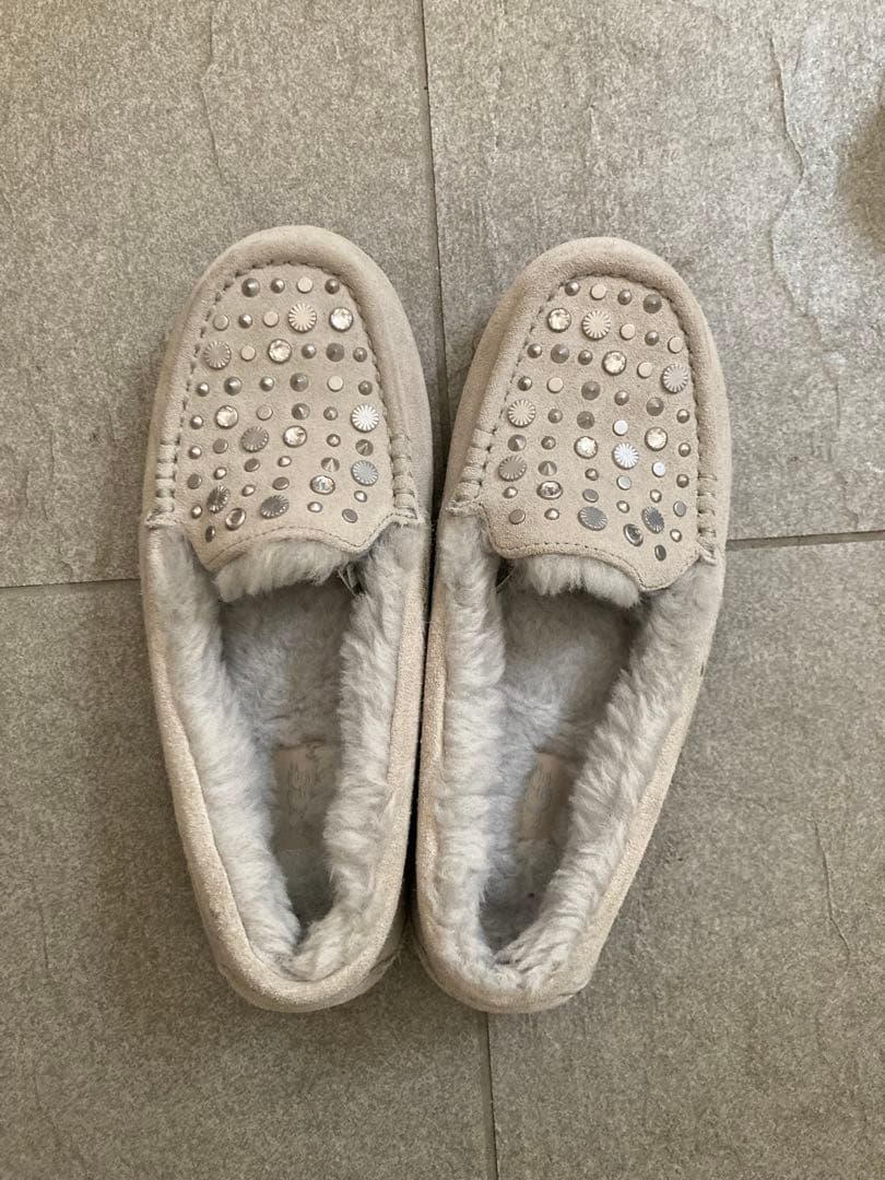 えりこ UGG グレー ストーン付き モカシン 39