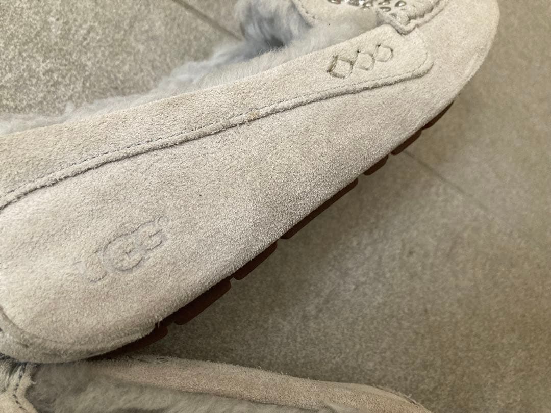えりこ UGG グレー ストーン付き モカシン 39