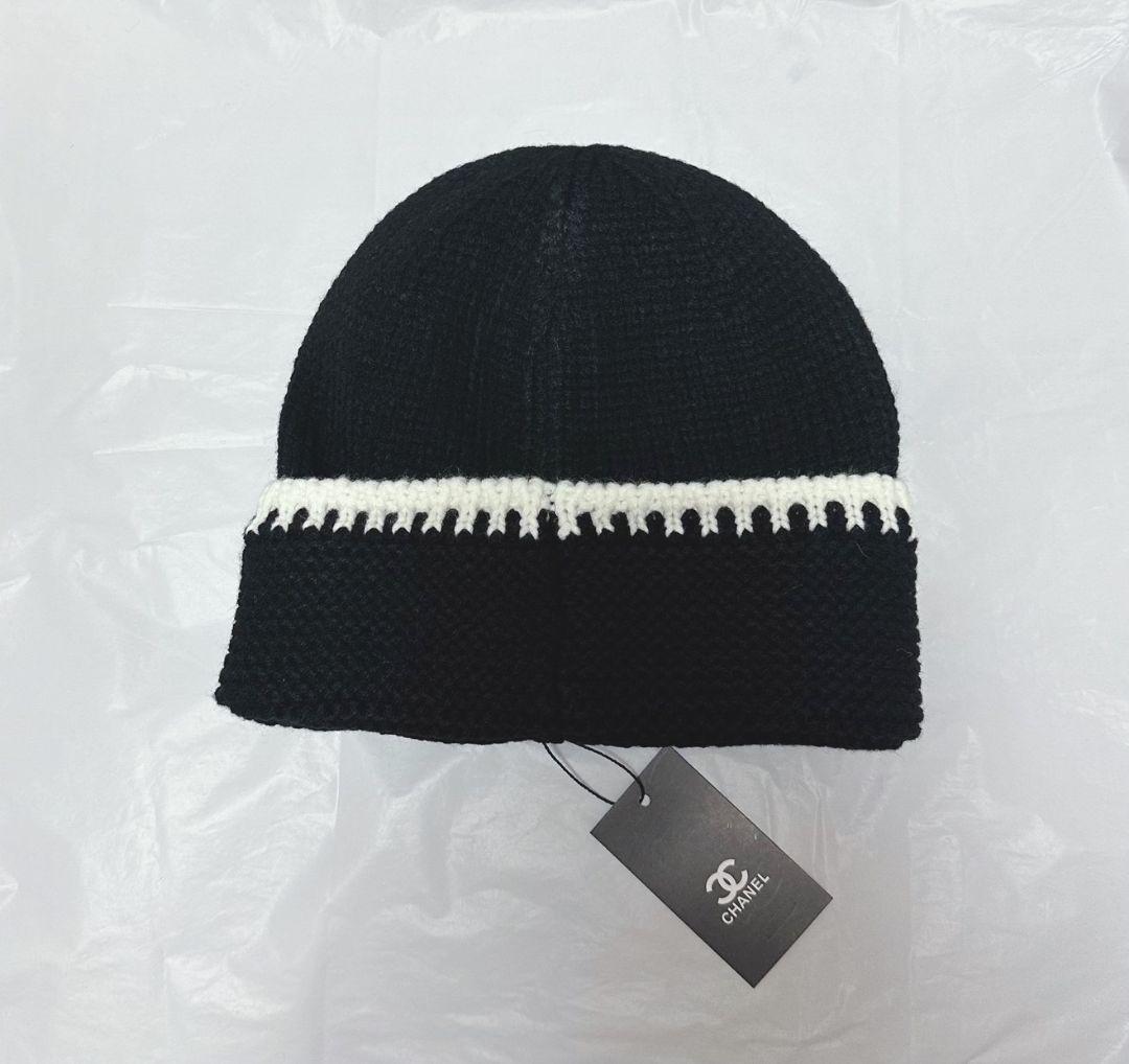 CHANEL 黒 ニット帽 ロゴ入り