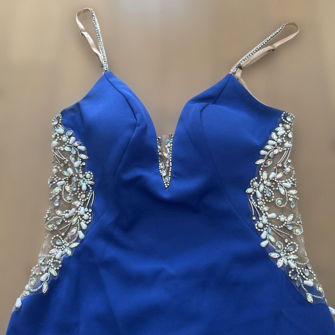 ぴぴ⭐️青いビーズ装飾タイトドレス