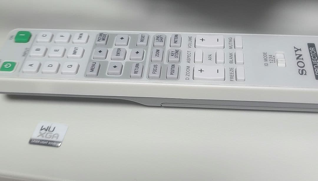 【年末特価】美品　保証ありSONY レーザープロジェクター VPL-FHZ65