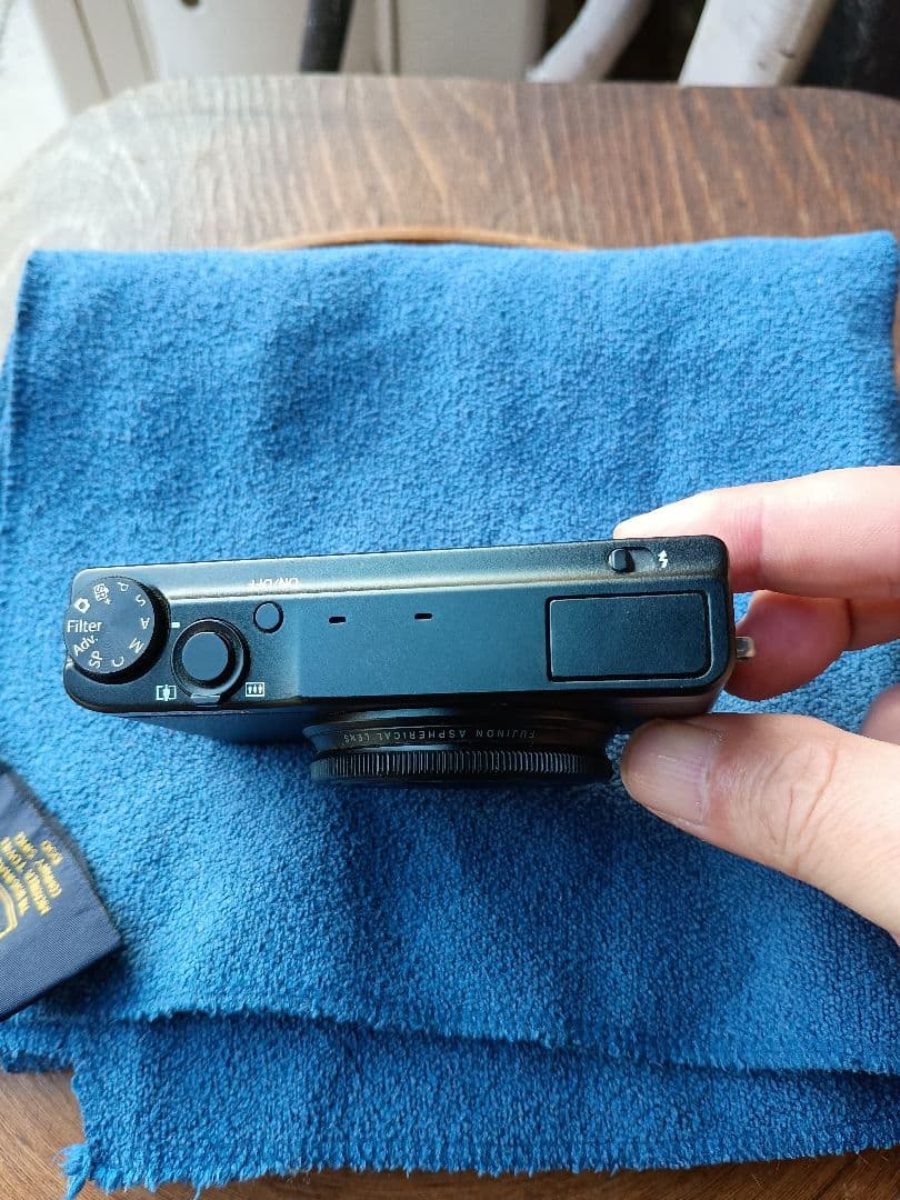 富士フィルム　XQ2　コンパクトデジタルカメラ　fujifilm